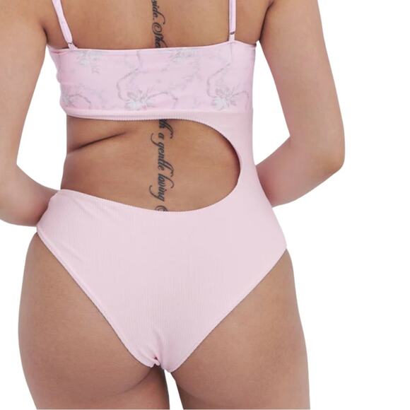 Frankie’s Bikini Thea Ribbed Cutout One Piece Swimsuit Size Large Pink Beach NWT - Picture 5 of 5